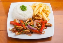 Pollo Saltado